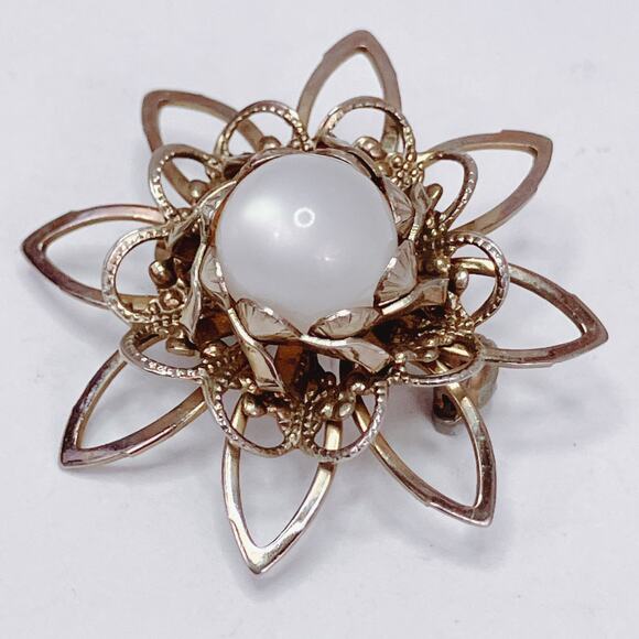 VTG Mid Century Moonglow Brooch Lucite Floral Starburst Pin Silver Tone - Picture 4 of 9